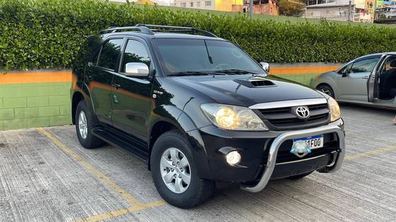 TOYOTA HILUX SW4 3.0 SRV 4X4 16V TURBO INTERCOOLER DIESEL 4P AUTOMÁTICO TOYOTA HILUX SW4 3.0 SRV 4X4 16V TURBO INTERCOOLER DIESEL 4P AUTOMÁTICO